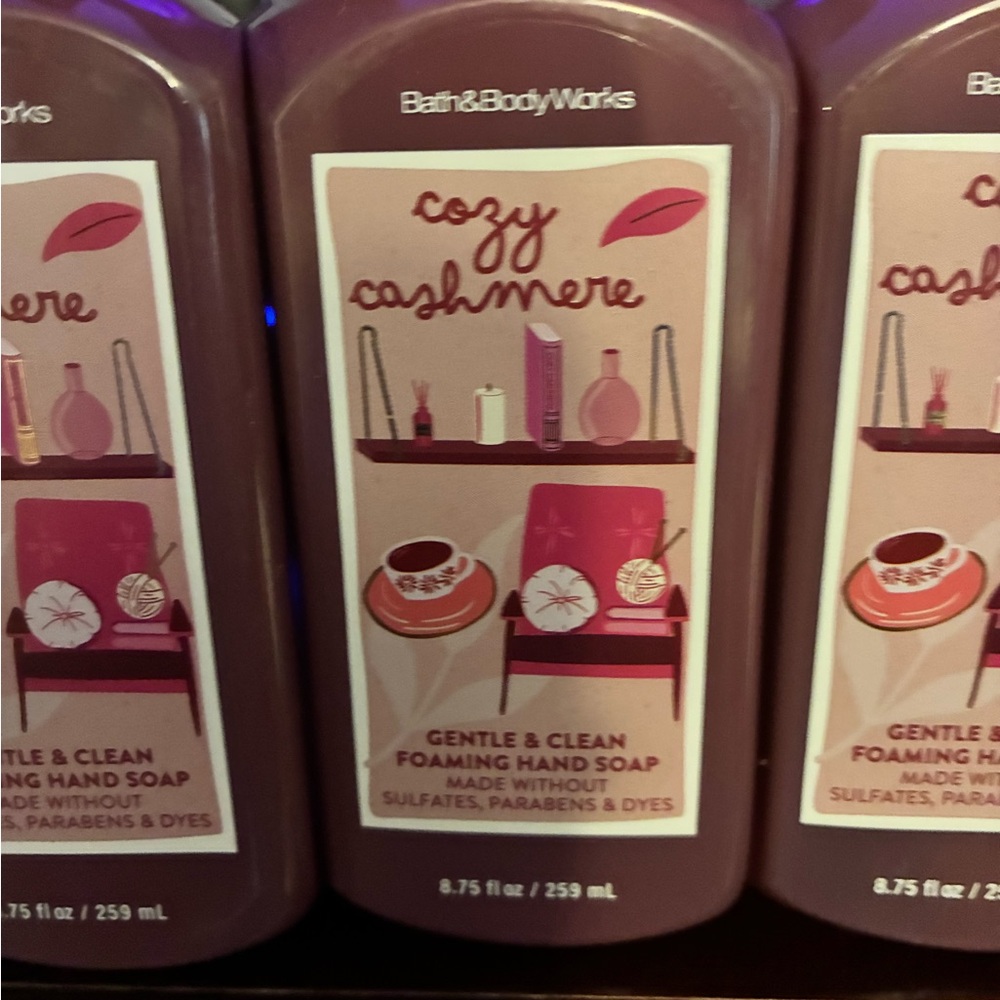 Bath & Body Works Gentle & Clean Foaming Hand Soap - Cozy Cashmere  (4) 🆕 - Picture 4 of 5